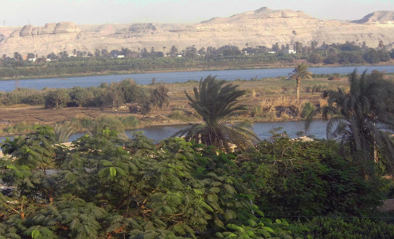 Mg Nefertiti Hotel Al Minya Bagian luar foto