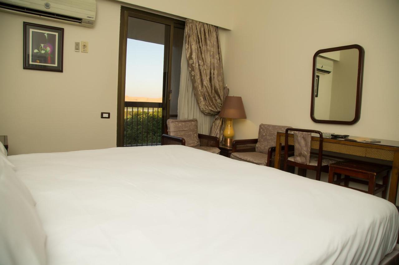 Mg Nefertiti Hotel Al Minya Bagian luar foto